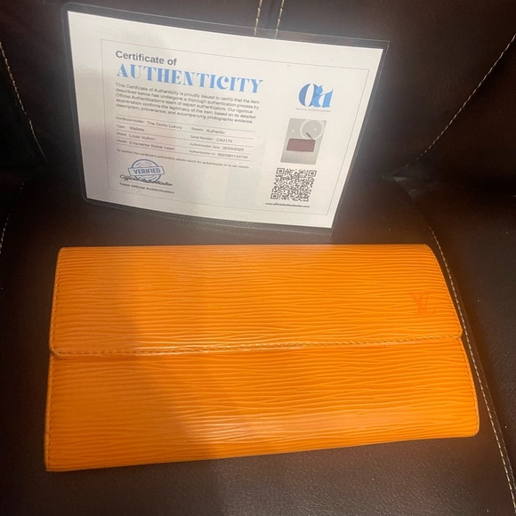 Louis Vuitton Epi Leather Vibrant Orange Wallet - Picture 1 of 7